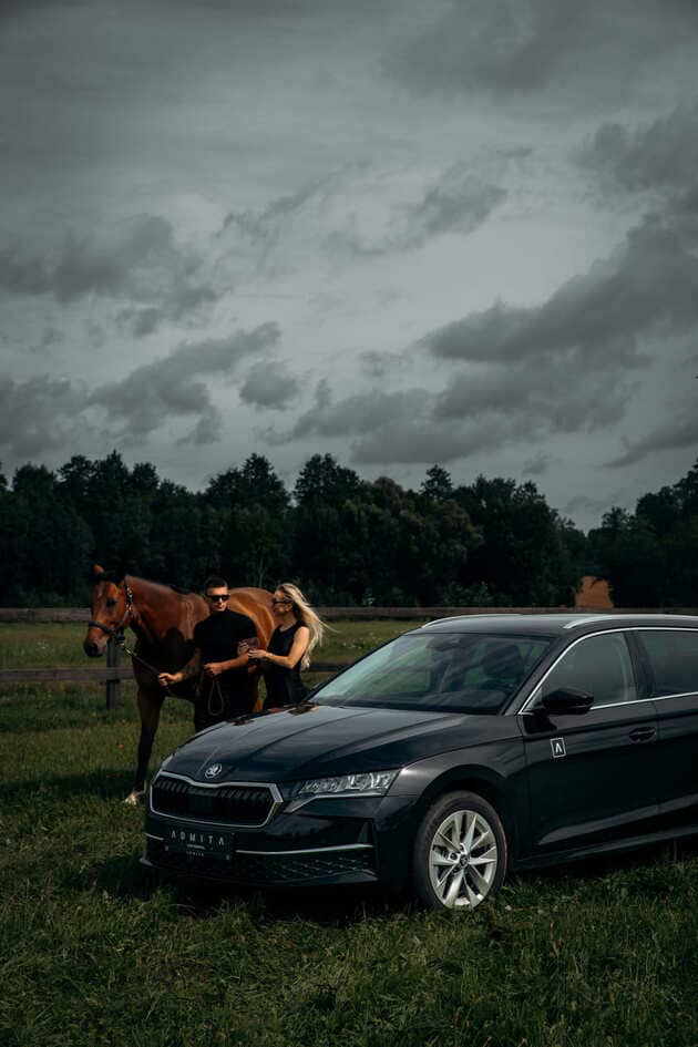 ŠKODA OCTAVIA automobilis automobilių nuomai ADMITA gamtos aplinkoje