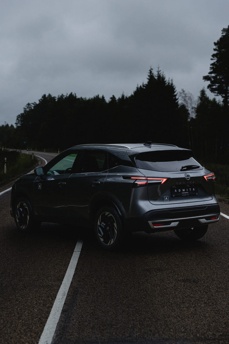 Automobilio nuoma be kreditinės kortelės ADMITA – automobilis kelyje