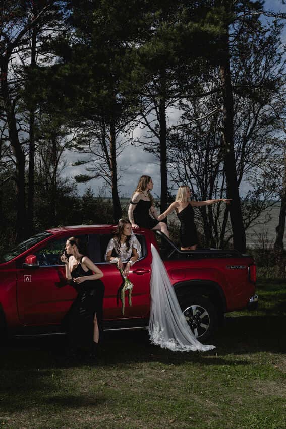 Trumpalaikė automobilių nuoma ADMITA – automobilis gamtos apsuptyje