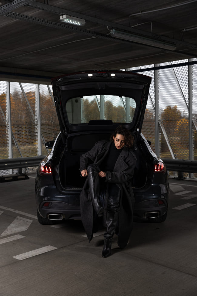 Automobilių nuoma savaitgaliui ADMITA – automobilis su atidaryta bagažine